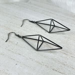 Dark Silver Gunmetal Geometric Earrings Pyramid Diamond Tetrahedron Shape NWOT